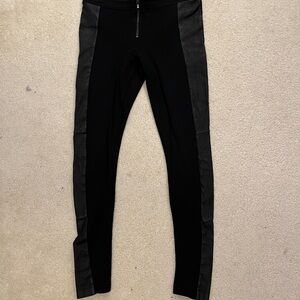 Alice + Olivia Black Zippered Leggings